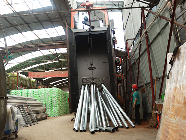 開心玩具：材料卸貨