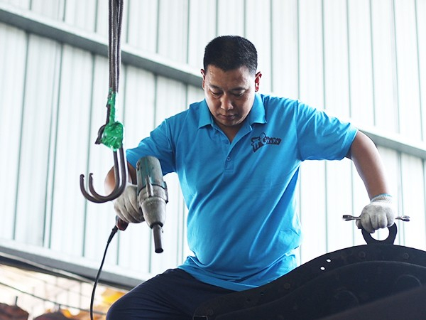 開(kāi)心玩具：產(chǎn)品下料