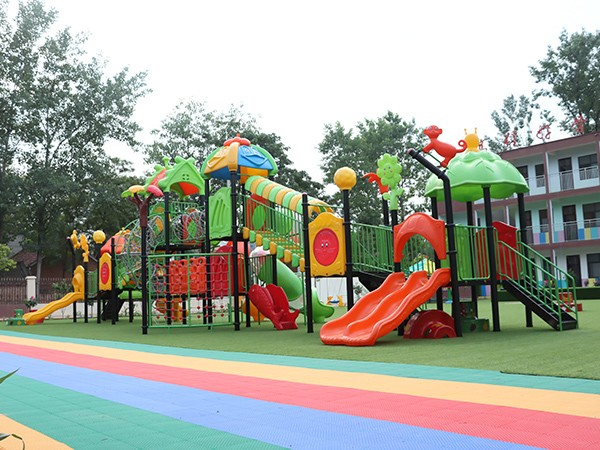 開(kāi)心玩具按時(shí)交付游樂(lè)設(shè)施工程給到沈丘縣大唐天龍君