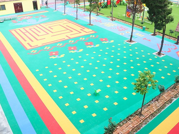 懸浮式拼裝地板